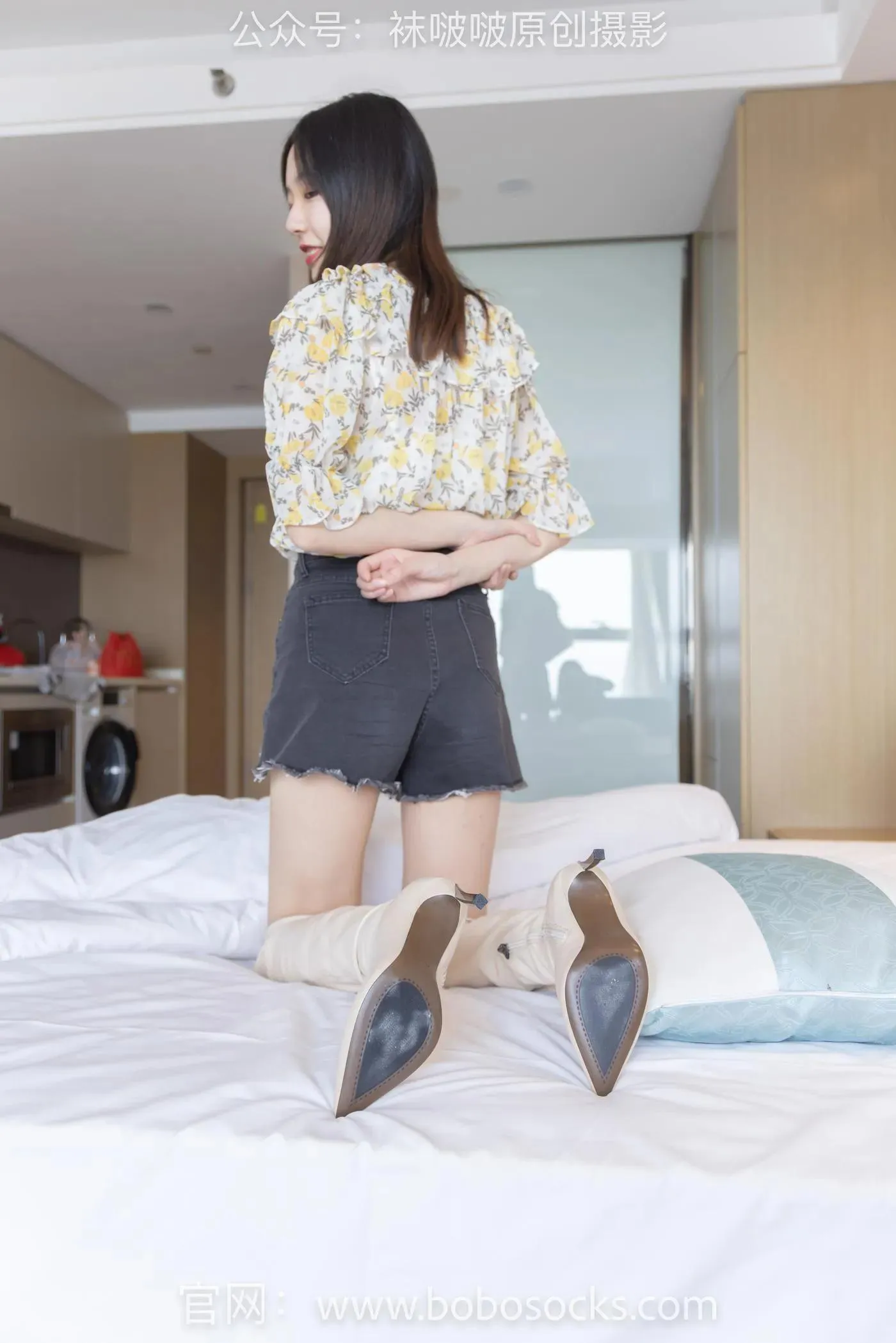 [BoBoSocks袜啵啵]NO.136 小甜豆-高跟长靴、白棉袜、裸足 [200P]插图